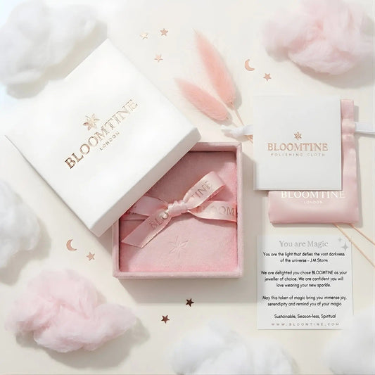 Gift Jewellery in the UK: The Complete Guide