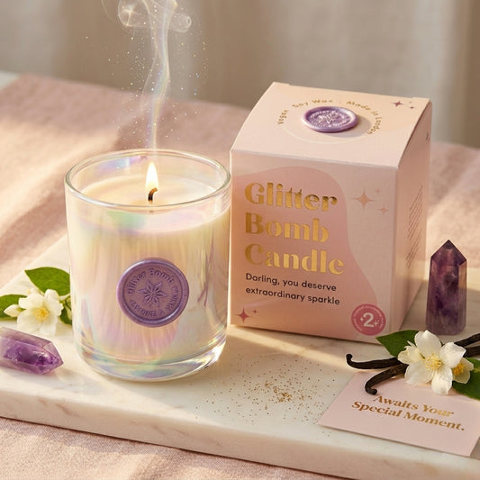 Cosmos Rosa | Vela de Oferta Glitter Bomb™ Groselha Preta, Baunilha e Jasmim 230g